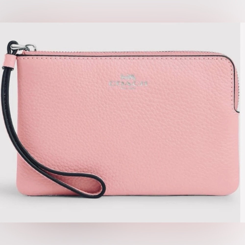 🌸 COACH PINK WRISTLET. NWOT 🌸